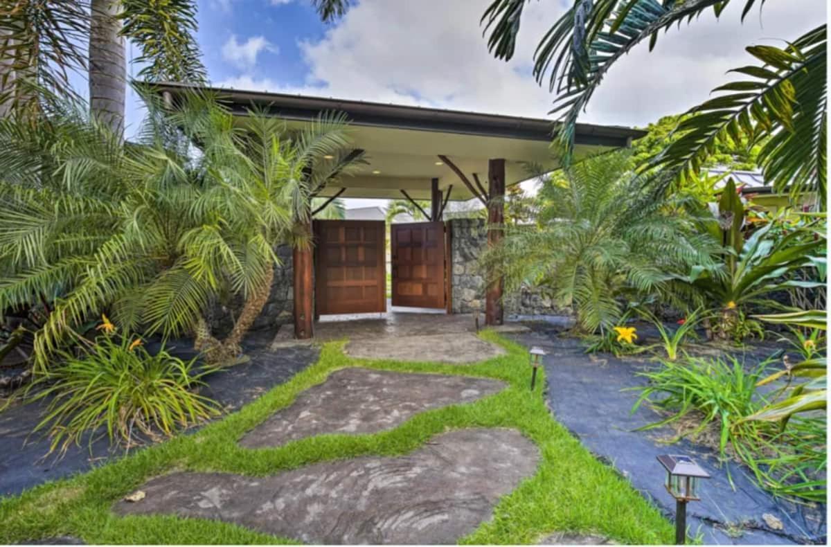 Sweeping Ocean Views Ideal Location Gated Villa Kailua-Kona Exterior foto