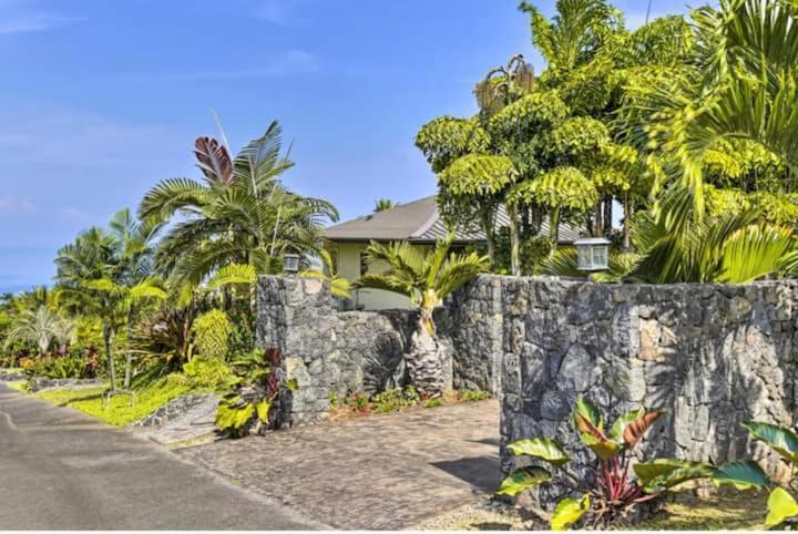 Sweeping Ocean Views Ideal Location Gated Villa Kailua-Kona Exterior foto